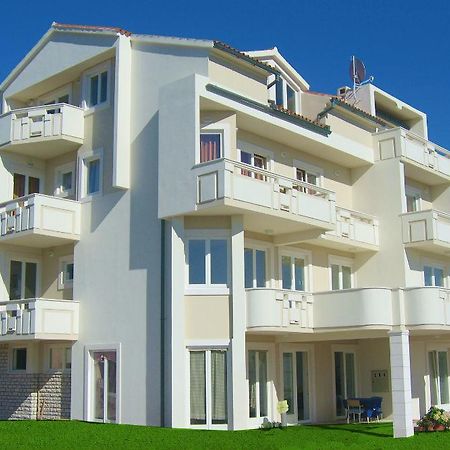 Apartments Mirage Новалья Экстерьер фото