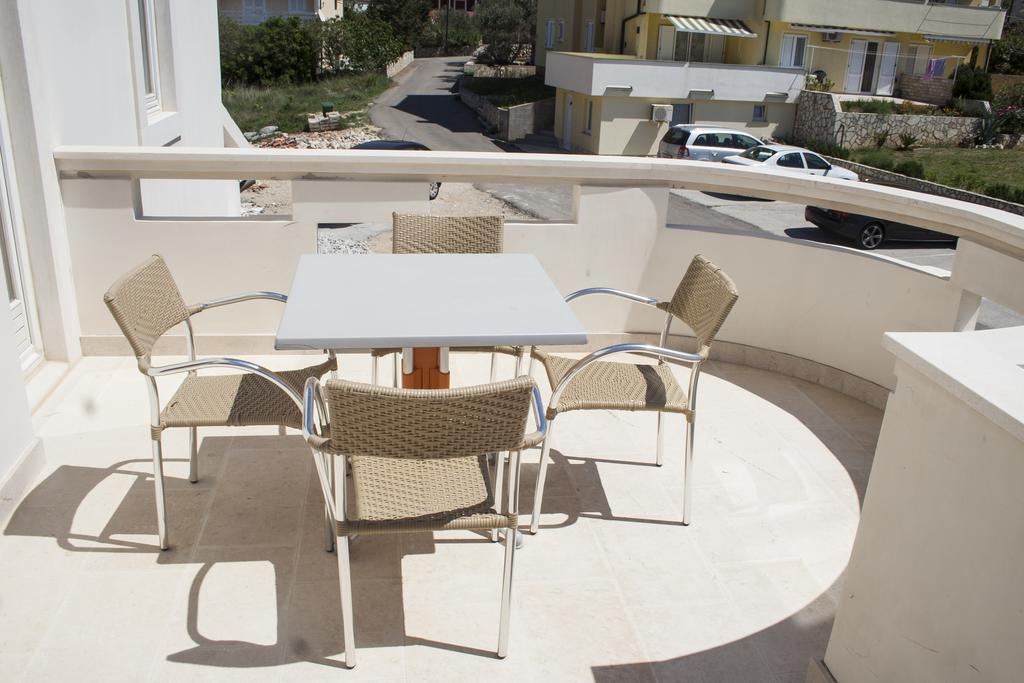 Apartments Mirage Новалья Экстерьер фото
