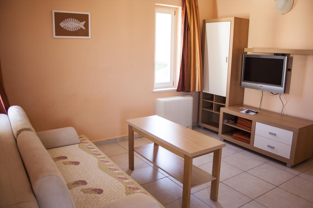 Apartments Mirage Новалья Экстерьер фото