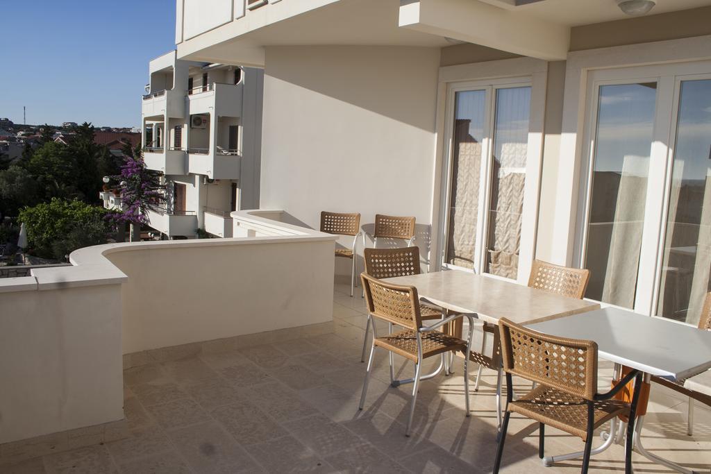 Apartments Mirage Новалья Экстерьер фото